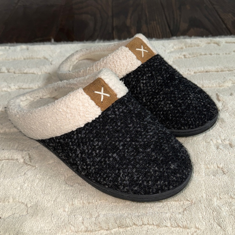 Ultraideas women’s memory foam wool like house shoes Cozy Black Slippers 7-8